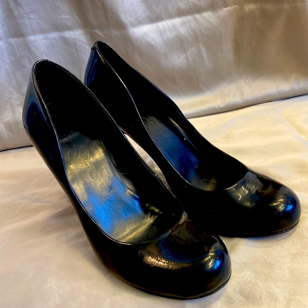 Black Patent Leather Jessica Simpson Pumps